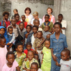 Árvaházunk (caro árvaház, Kinshasa) lakói és a humanitárius turisták